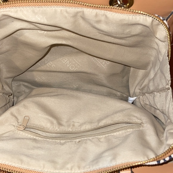 Jones New York handbag. - Picture 3 of 9